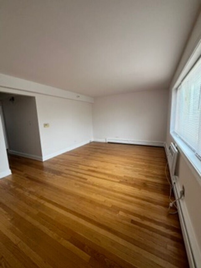 Building Photo - Salem Village Apartments LLC
