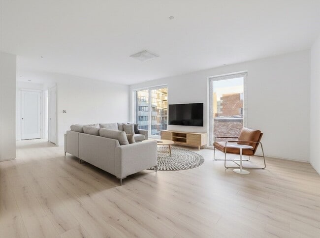 Building Photo - 1035 Commonwealth Ave