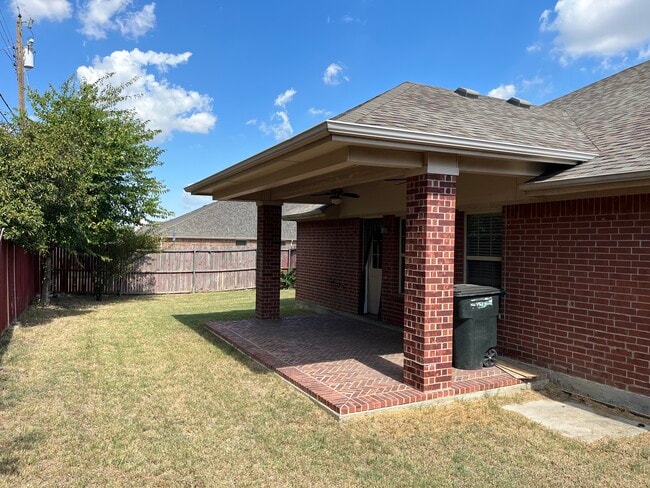 Building Photo - 209 Serenade Ln