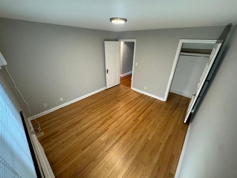 Building Photo - 2984 Linwood Ave