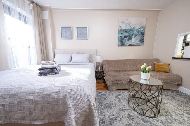 Building Photo - 328 E 74th St