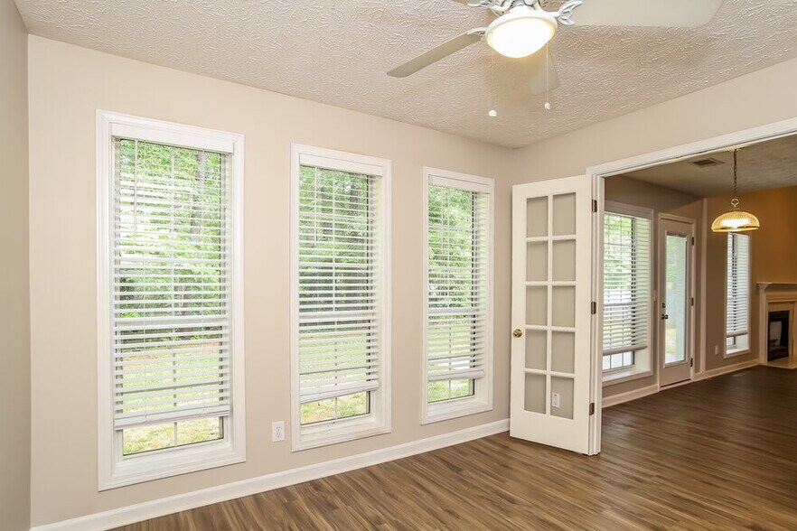 Building Photo - 104 Fallow Ln