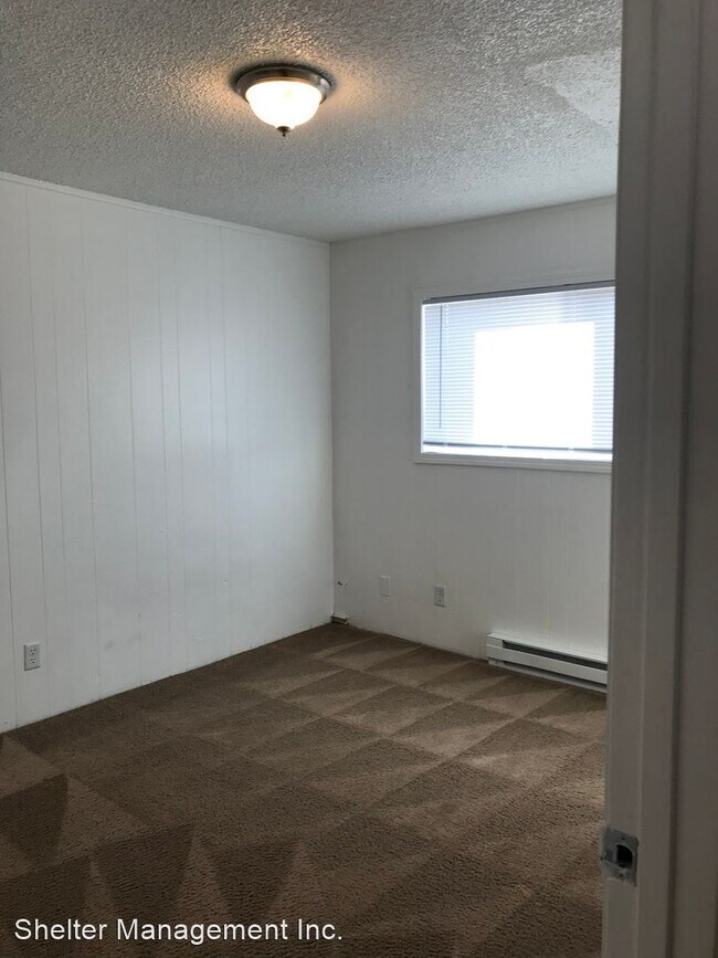 Building Photo - 2540 Hyacinth St NE
