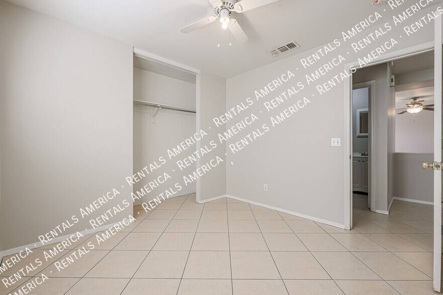 Building Photo - 11802 W Columbine Dr