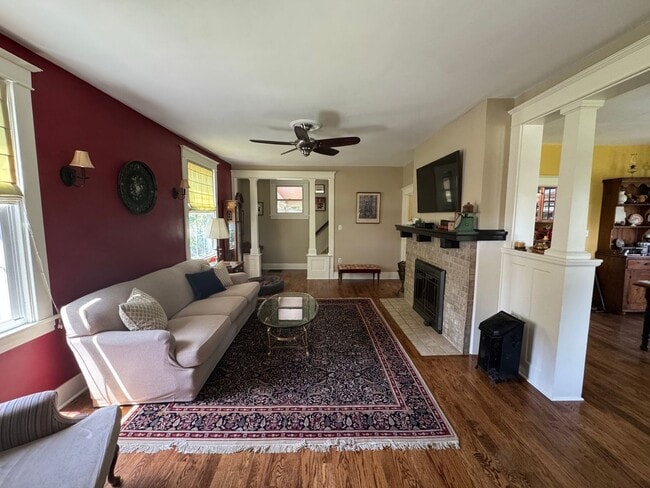 Building Photo - Charming 3-Bedroom Home in Desirable Allis...