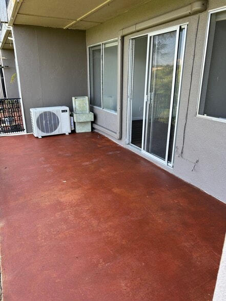 Building Photo - 1046 Continental St