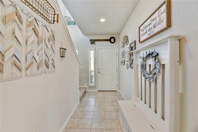 Building Photo - Modern Luxury Awaits in Buda – Stylish 4/B...