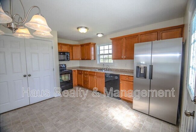 Building Photo - 955 Russet Dr