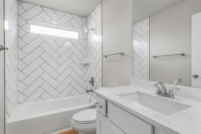 Building Photo - 1222 E 33rd St