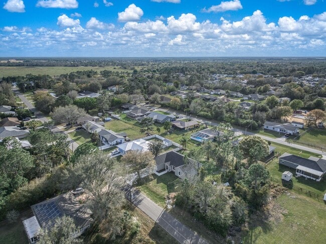 Building Photo - 3 Bedroom Home Located In The Sun N Lake Golf Community