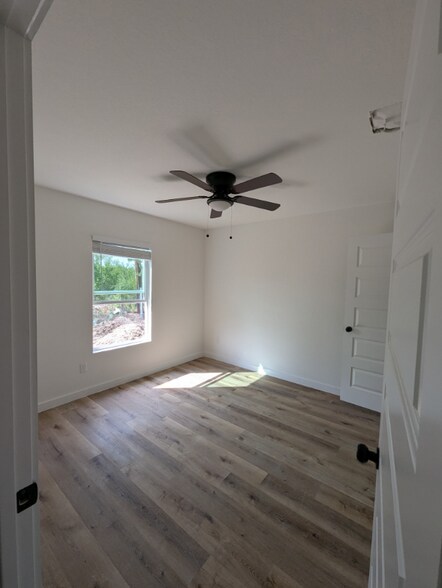Building Photo - 2105 Vista Encino
