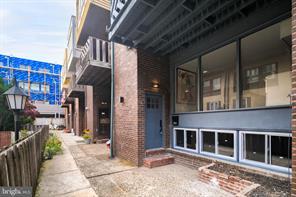 Building Photo - 1126 1/2 Lombard St