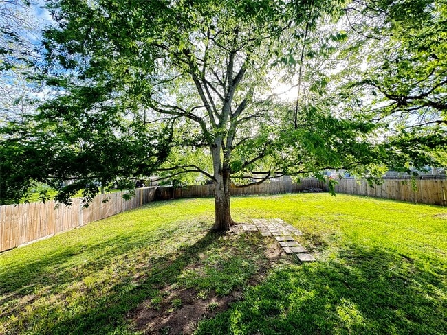 Building Photo - 1901 Marjorie St