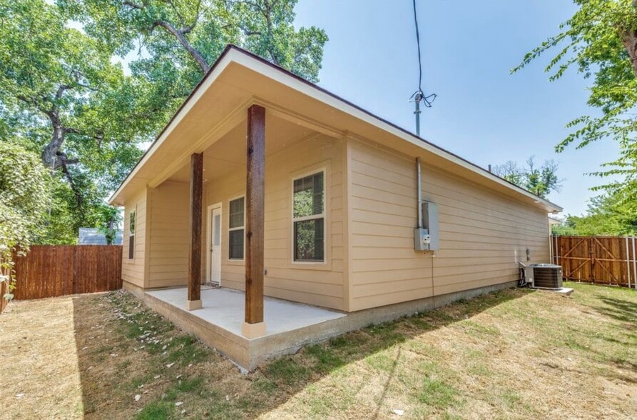 Building Photo - 1945 Portland Ave