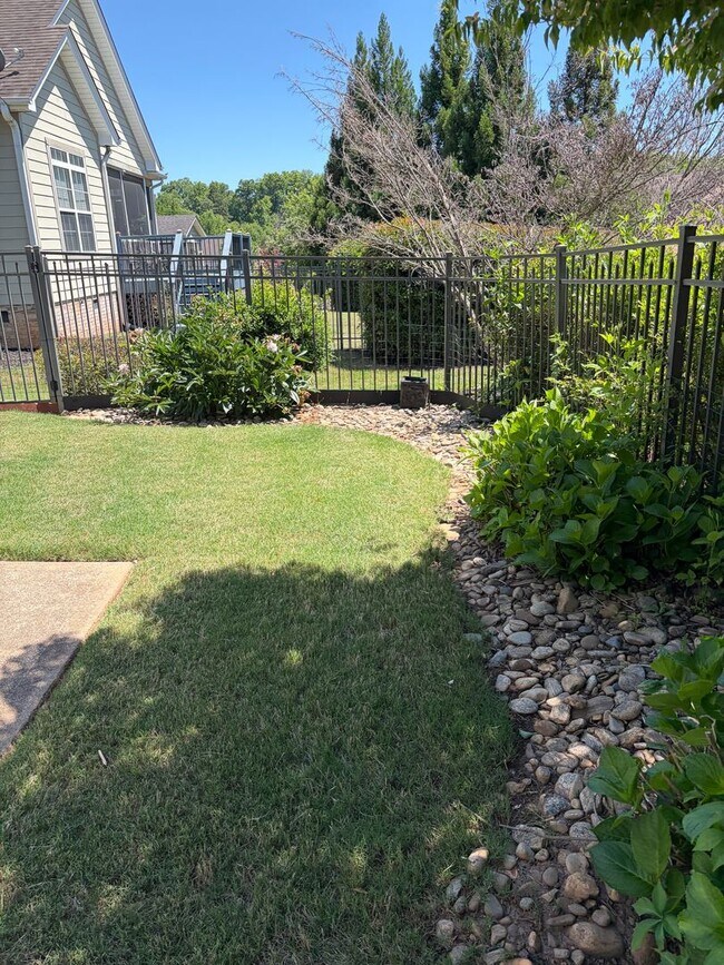 Building Photo - TRAVLERS REST HOME LOCATED IN HUNTERS RIDGE GATED COMMUNITY!