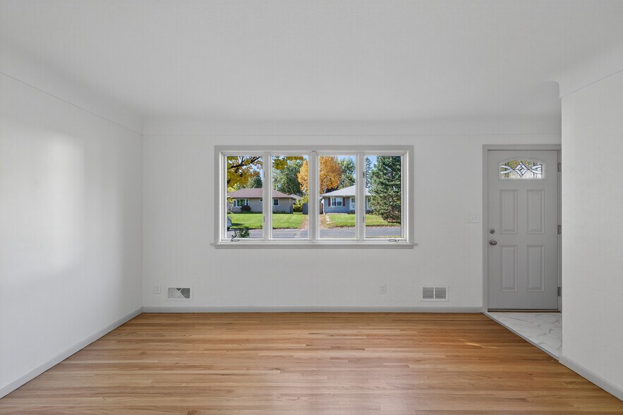 Building Photo - 1205 8th Ave S