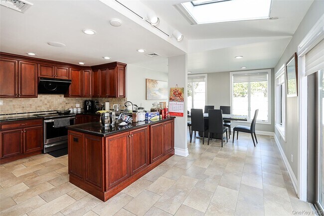 Building Photo - 11 Otsego Ave