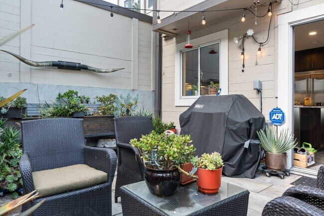 Building Photo - NEW! Diamond Heights Luxury, Available Unfurnished or Semi-Furnished • AMSI