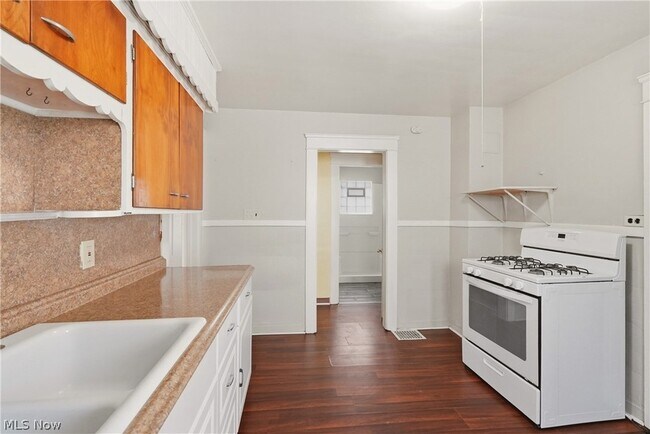 Building Photo - 515 E 143rd St