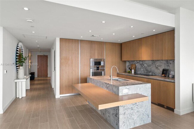 Building Photo - 500 Alton Rd