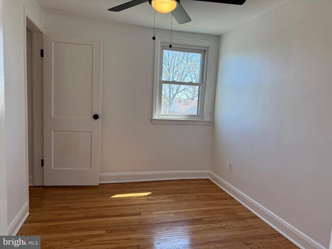 Building Photo - 6134 Marglenn Ave