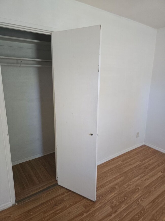 Building Photo - 2 bedroom for rent near Kenwood/St. Pete!