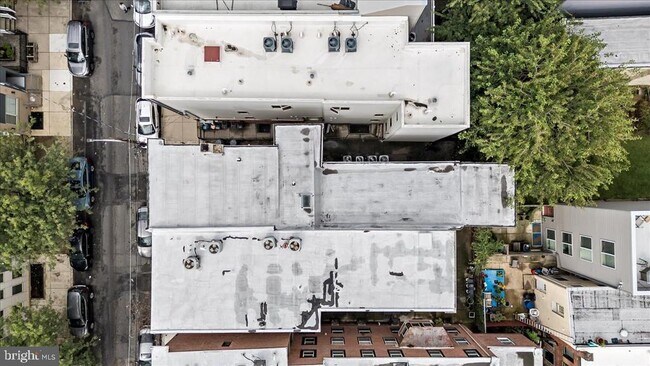 Building Photo - 1325 N Franklin St