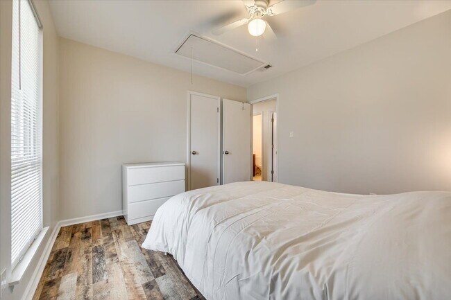 Building Photo - "Fully Furnished Charming 3-Bedroom Home i...