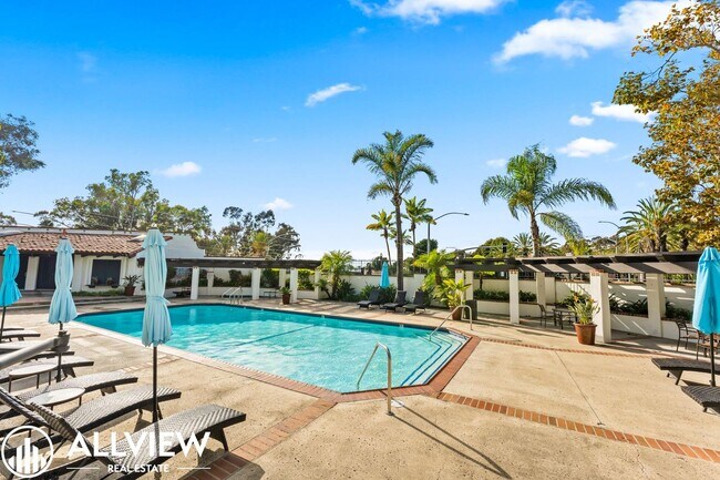 Building Photo - Upgraded 3 Bedroom Townhome in the Gated C...