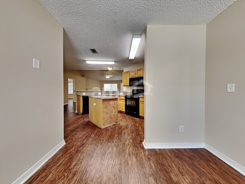 Building Photo - 1288 Summit Oaks Dr W