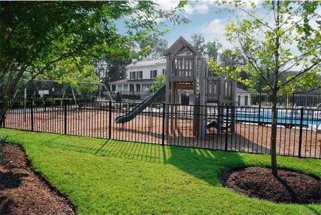 Building Photo - 8043 Rutland Village Dr