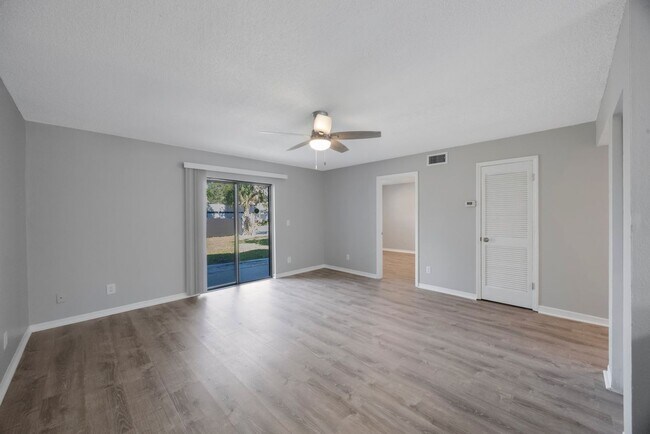 Building Photo - Newly Renovated 2 bedroom 2 bath within wa...