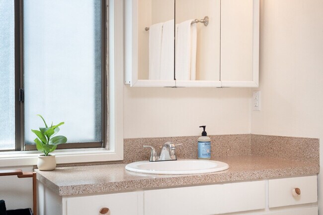 Building Photo - 6630 SW Capitol Hwy