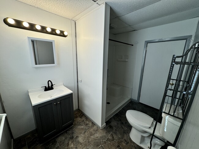 Building Photo - 821 S Market St