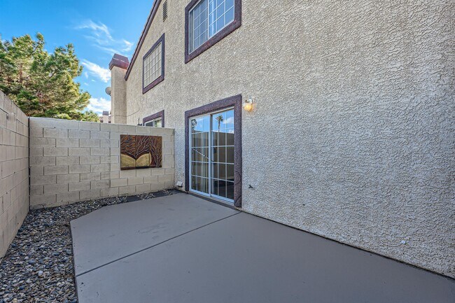 Building Photo - 2601 Twin Pines Ave