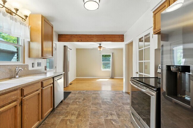 Building Photo - Gorgeous Brick Home Near Audubon Park