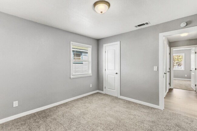 Building Photo - 1704 Nogales St