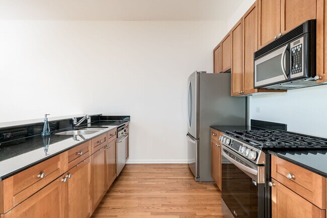 Building Photo - 2089 W Wabansia Ave