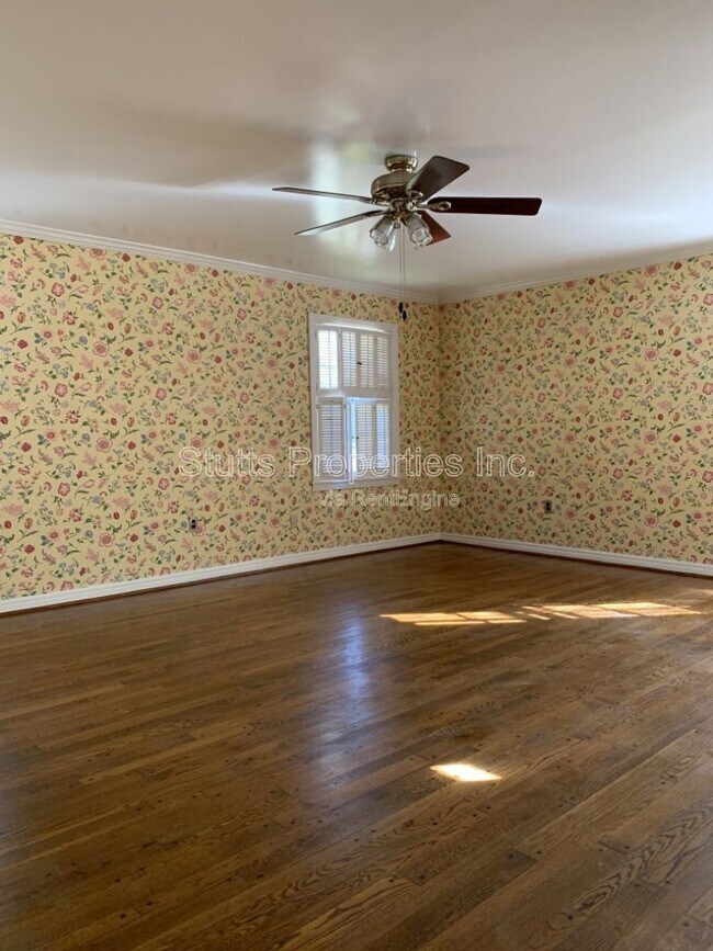 Building Photo - 1924 Chisholm Rd