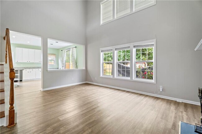 Building Photo - 3370 Palm Cir
