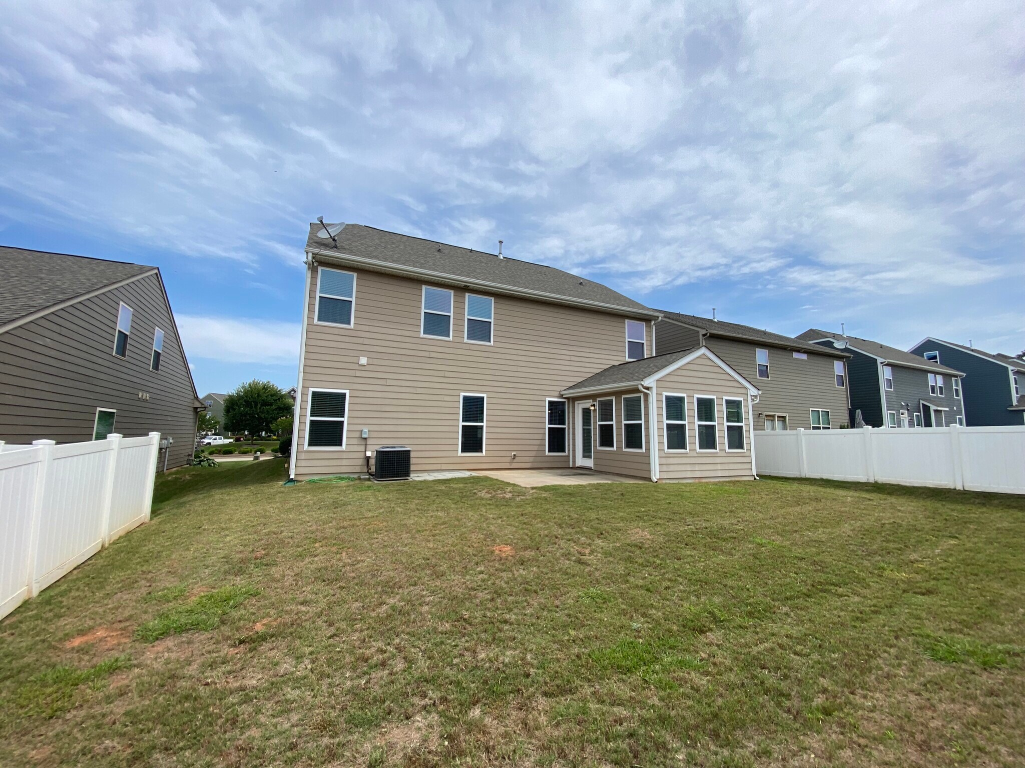 Nice backyard - 2076 Waverly Ct