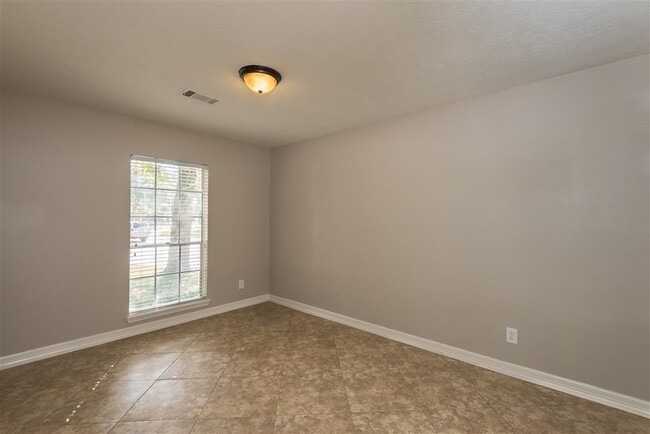 Building Photo - 7403 Tall Pines Dr