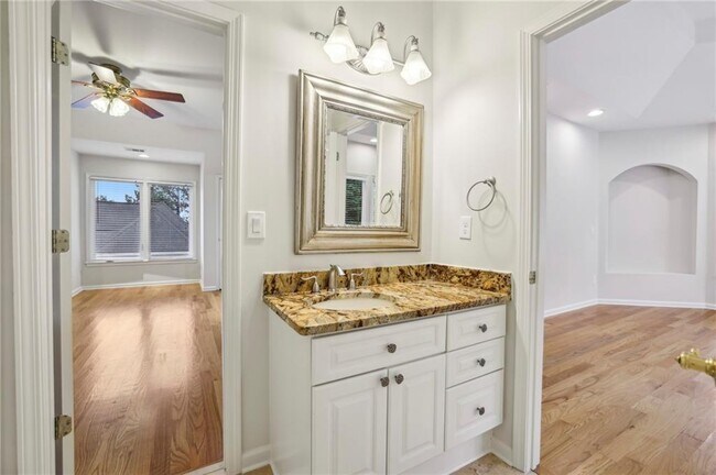 Building Photo - 2503 Regency Lake Dr