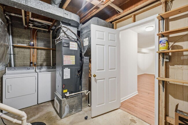 Building Photo - 541 Colecroft Ct