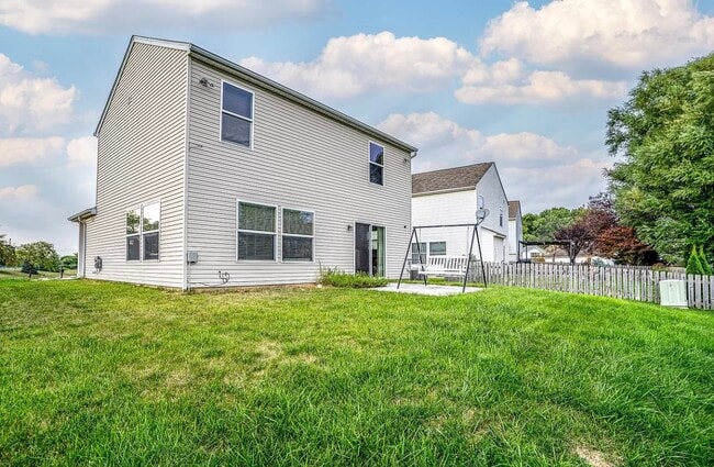 Building Photo - 5865 Summerlawn Dr