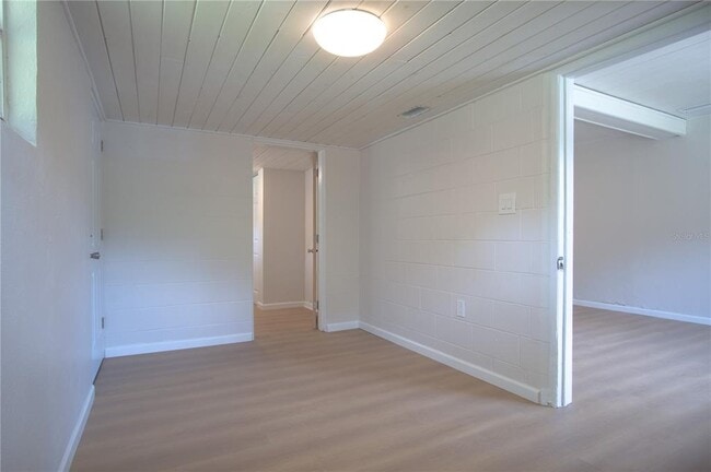 Building Photo - 37701 Primo Dr