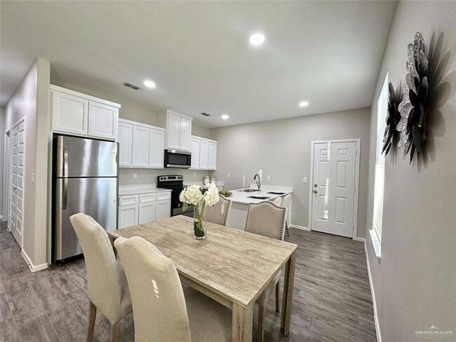 Building Photo - 1605 Molino Dr