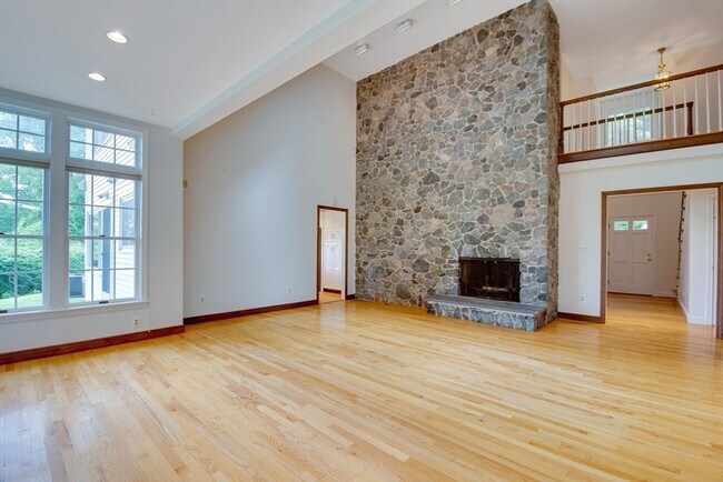 Building Photo - 107 Farm St
