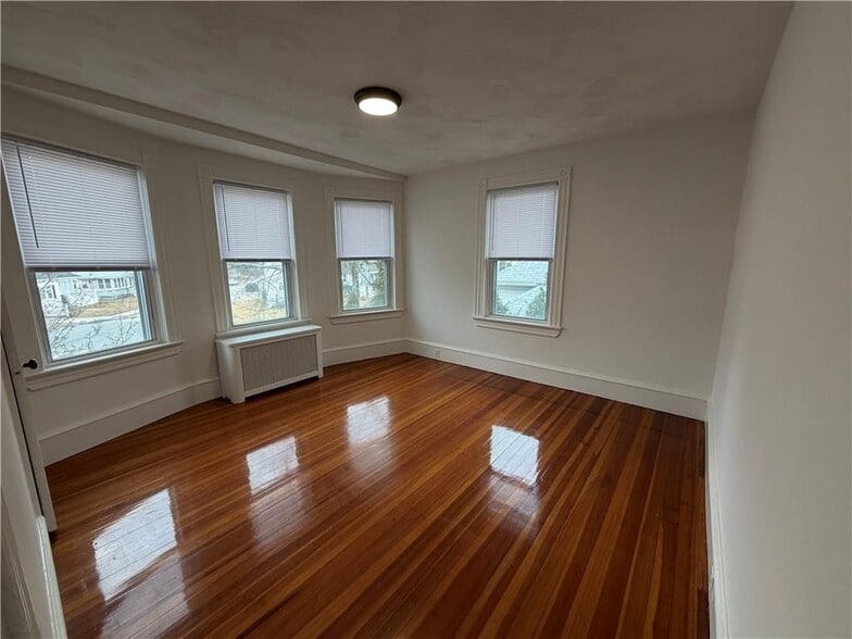 Building Photo - 532 Post Rd