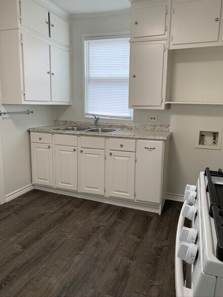 recently renovated - 513 Eleanor Ave